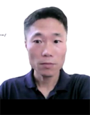 江角 泰 氏